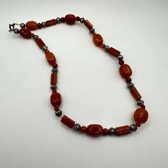 18" long Beautiful stone and silver tone beaded necklace! - Picture 7 of 11
